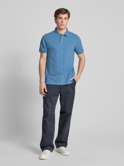 s.Oliver RED LABEL Regular Fit Poloshirt aus reiner Baumwolle mit Label Stitching Rauchblau 1