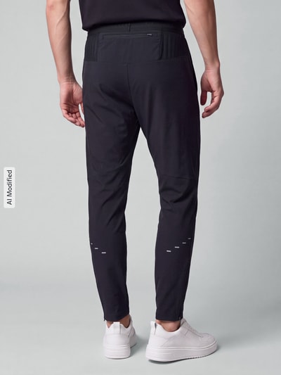 Nike Training Slim Fit Trainingshose mit Dri-FIT-Technologie Modell 'Stride' Black 5