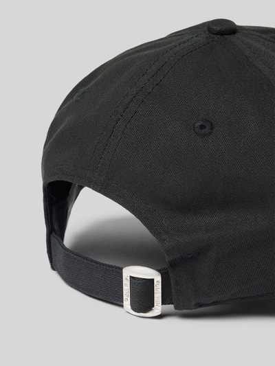 Produktfoto, schwarze Herren Basecap mit Stitching Modell 'MINI LOGO 9TWENTY®' von New Era aus Baumwolle, verstärkter Schirm, größenverstellbar