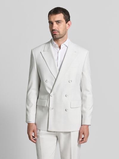 Männermodel trägt Slim Fit Sakko mit Woll-Anteil Modell 'Ashton5' von Strellson in Weiß, glatte Struktur, Ganzkörperansicht von vorne. Herren Sakko von Strellson.