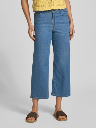 Frauenmodel trägt Culotte im 5-Pocket-Design von Christian Berg Woman, Wide Leg, blau, Baumwoll-Mix, Nahaufnahme Unterkörper, Vorderansicht.