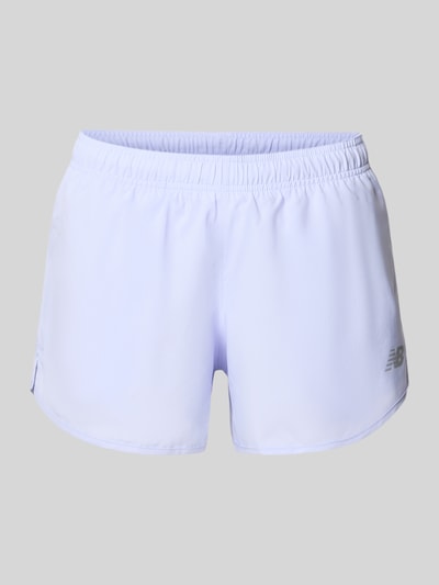 Produktfoto, Shorts mit Innenhose und Logo von New Balance in hellem Lila, Regular-Fit, elastischer Bund, Bundweite Größe S 39 cm