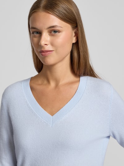 Christian Berg Woman Gebreide pullover met V-hals Lichtblauw - 3