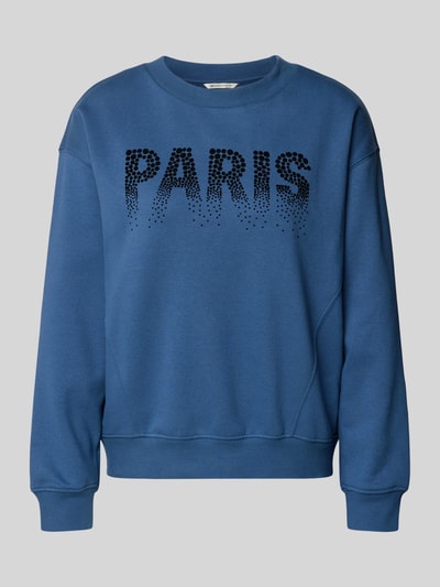Produktfoto, blaues Regular Fit Sweatshirt aus Baumwoll-Mix von Tom Tailor Denim mit Motiv-Print und gerippten Abschlüssen, unifarben