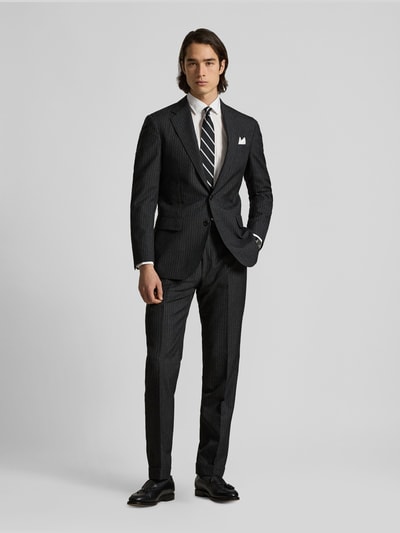 Mężczyzna nosi Regular Fit Businesshemd aus reiner Baumwolle von Polo Ralph Lauren, biała, gładka, długi rękaw, krój regular fit, front, zdjęcie całopostaciowe z przodu.