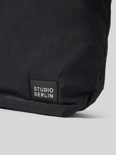 STUDIO BERLIN Handtasche mit Label-Badge Modell 'PRENZLAU' Black 3