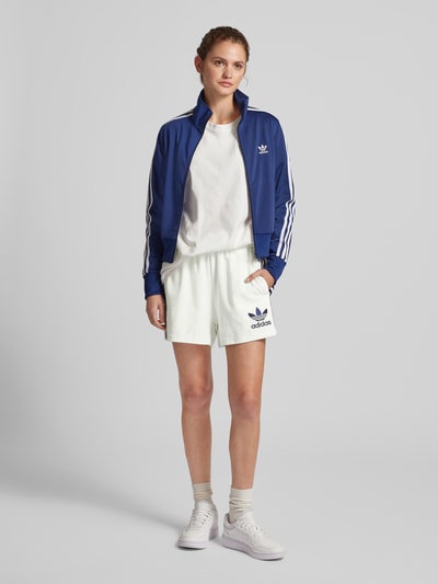 adidas Originals Szorty z dzianiny dresowej o kroju regular fit z wyhaftowanym logo model ‘Terry’ Złamany biały 1