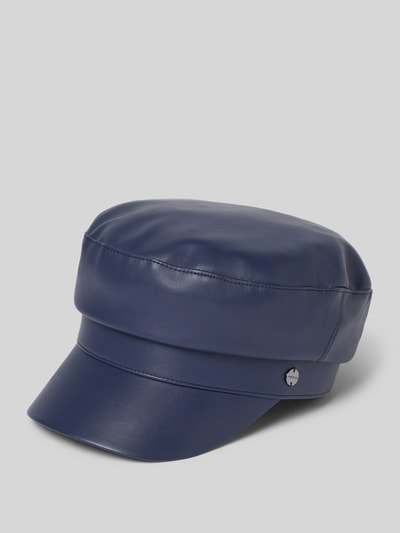 Produktfoto, dunkelblaue Kappe aus Leder-Imitat von Marc Cain mit Strukturmuster und Logo-Detail, Curved Visor, Damen Kappe