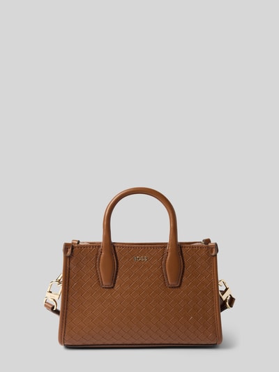 Produktfoto, Henkeltasche mit abnehmbarem Schulterriemen Modell 'SANDY' von BOSS aus braunem Kunstleder mit geflochtenem Muster, Label-Applikation, unifarben, Hauptfach mit Reißverschluss.