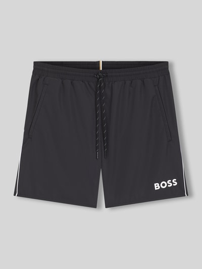 Produktfoto, Badehose mit Paspelnaht in Kontrastfarbe Modell STARFISH von BOSS in Schwarz, unifarbenes Popeline-Material, weißer Label-Schriftzug, seitliche Eingrifftaschen, Gesäßtasche, elastischer Bund mit Tunnelzug.