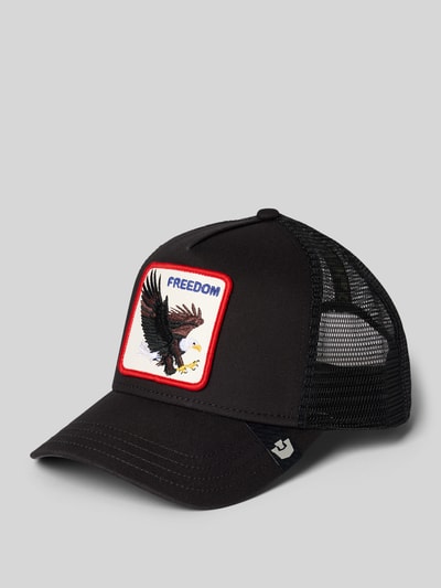 Produktfoto, schwarze Herren Trucker Cap mit gesticktem Adler-Stitching, rot-weiß-blaues Frontpatch, Modell 'Freedom Eagle' von GOORIN BROS., Material-Mix mit Baumwoll-Anteil, verstärkter Schirm, Größenverstellbar
