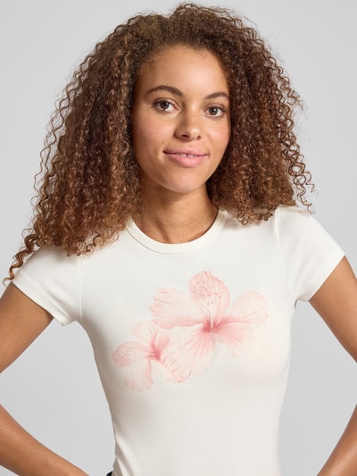 Gina Tricot T-Shirt mit Motiv-Print und Rundhalsausschnitt Ecru 3