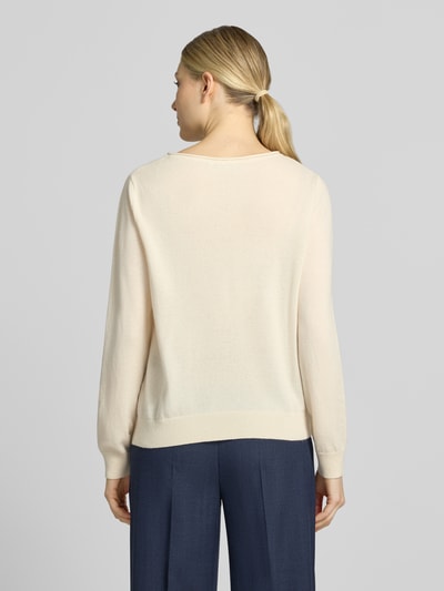 Vrouwenmodel draagt Regular Fit Pullover uit mix van scheerwol en kasjmier model 'Lisa' van Brax, Dames pullover, volledig zicht achterkant.