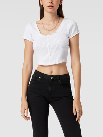 Review Cropped T-Shirt mit Zierknopfleiste Weiss 4