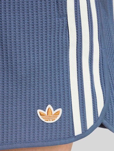 adidas Originals Relaxed Fit Shorts mit Baumwoll-Anteil Rauchblau 3