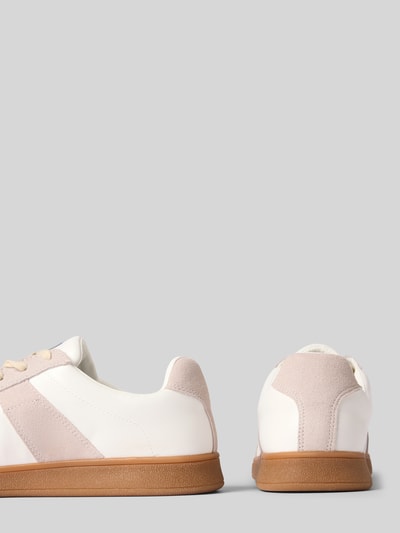Produktfoto, Sneaker aus Leder mit Schnürung Modell 'Waltor' von Steve Madden in Weiß und Beige, abgerundete Spitze, Gummisohle, Echtleder, Label-Detail