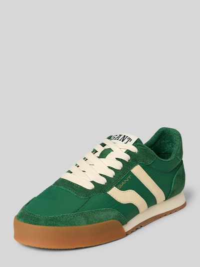 Produktfoto, Sneaker aus Leder-Mix mit Logo-Detail Modell 'Baylle' von Gant in Grün mit abgerundeter Passform, Schnürverschluss, Absatzhöhe 2 cm, Schafthöhe 9 cm, Schaftweite 19 cm, cremefarbene Details, strukturierte Oberfläche.
