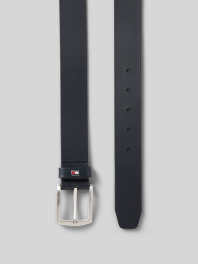 Produktfoto, Ledergürtel mit Dornschließe von Tommy Hilfiger aus dunkelblauem Echtleder mit feiner Narbung, Logo-Prägung, Gürtelbreite: 3,5 cm