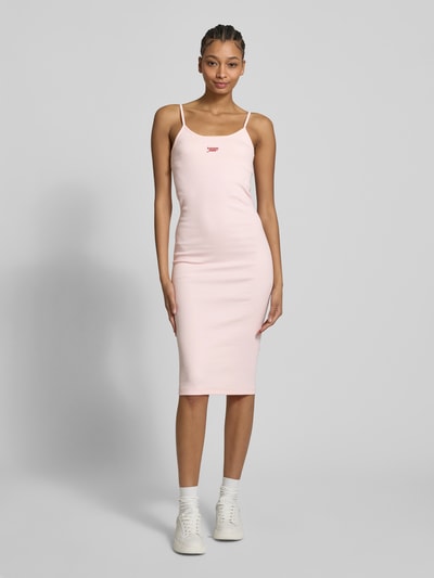 Tommy Jeans Midikleid in Ripp-Optik Rosa 4