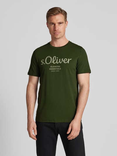 s.Oliver RED LABEL T-shirt o kroju regular fit z czystej bawełny z nadrukiem z logo i napisem Oliwkowy 4