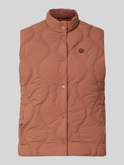 Produktfoto, Steppweste mit Stehkragen und Label-Stitching van Superdry in terracotta met doorgestikte naden, knoopsluiting en steekzakken, slim fit, ruglengte maat S 53 cm, schouderbreedte 34 cm, borstwijdte 36 cm.