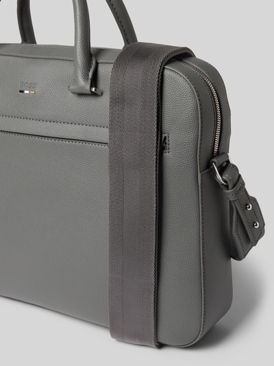 Productfoto, Laptoptasche in Lederoptik Modell 'RAY_S DOC CASE N.' van BOSS, grijs, unicolor, ritssluiting, label-applicatie, draaghengsels, afneembare schouderriem, hoofdvak, laptopvak, binnen- en buitenvakken, organizer-vak, fijne leertextuur