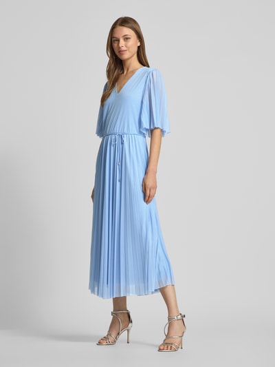 GUIDO MARIA KRETSCHMER WOMAN Cocktailkleid mit V-Ausschnitt Modell 'Enie' Rauchblau 1