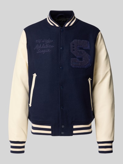 Produktfoto, College-Jacke aus Woll-Mix mit Eingrifftaschen von Superdry in Dunkelblau mit weißen Ärmeln, Regular Fit, gestreifte Bündchen, Stehkragen, sichtbare Knopfleiste, strukturierte Texturen, klassische College-Optik