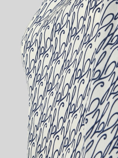 Produktfoto, Pareo aus reinem Lyocell mit Label Print von TOMMY HILFIGER, biały materiał z granatowym nadrukiem logo, lekkie, gładkie tekstury, wzór allover
