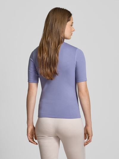Marc Cain Eng anliegendes T-Shirt aus Baumwoll-Mix mit Rollkragen Lavender 5