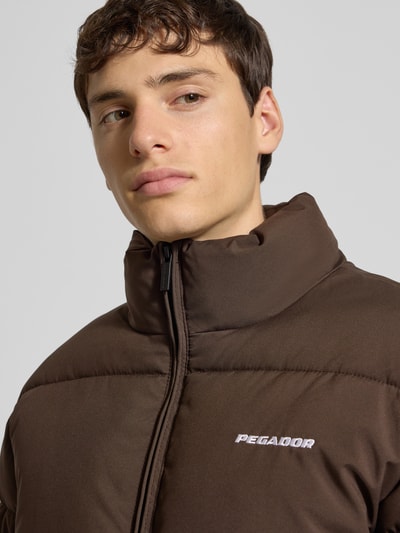 Pegador Kurtka pikowana o kroju regular fit z wyhaftowanym logo model ‘Solin’ Ciemnobrązowy 3