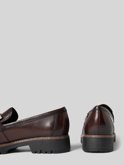 Produktfoto, Loafer aus echtem Rindsleder von Tamaris für Damen, braun, glattes Leder, schwarze Sohle, Detailaufnahme, Damen Loafer von Tamaris.