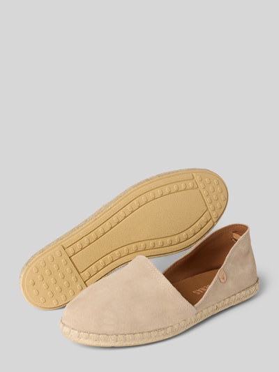 Produktfoto, Espadrilles aus Leder mit Label-Patch Modell 'CARMEN' von Verbenas in Beige, abgerundete Form, strukturierte Sohle, 2 cm Absatzhöhe, 7 cm Schafthöhe, 5 cm Schaftweite, fein strukturierte Oberfläche.