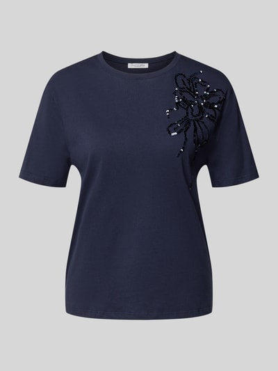 Produktfoto, Regular Fit T-Shirt aus reiner Baumwolle mit Blumen-Applikation von Christian Berg Woman in Dunkelblau, Pailletten, Rundhals, kurze Ärmel, überschnittene Schultern, Rückenlänge S 54 cm.