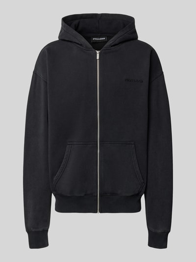 Produktfoto, schwarze Regular Fit Sweatjacke aus Baumwoll-Mix von PEGADOR mit Zipper, Kängurutasche, Logo-Stickerei, gerippten Abschlüssen.