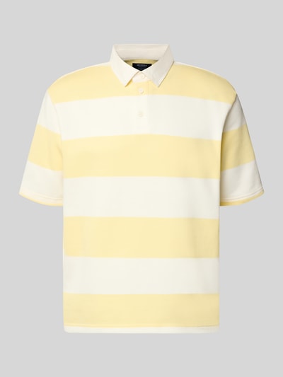 Produktfoto, Relaxed Fit Poloshirt im Allover-Look von MCNEAL, breite gelbe und weiße Streifen, Baumwoll-Mix, Knopfleiste, Herrenmode