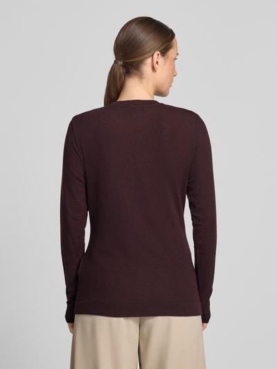 Frauenmodel trägt Longsleeve aus Lyocell-Mix mit Rundhalsausschnitt von windsor., Damen, Woll-Anteil, Slim-Fit, Label-Detail, Rückenlänge 63 cm, Größe 36, Rückansicht Ganzkörperansicht.