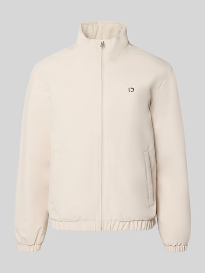 Produktfoto, Relaxed Fit Blouson mit Stehkragen von Tom Tailor Denim in Beige, glatte Oberfläche, dezentes Logo, Herren Bomberjacke