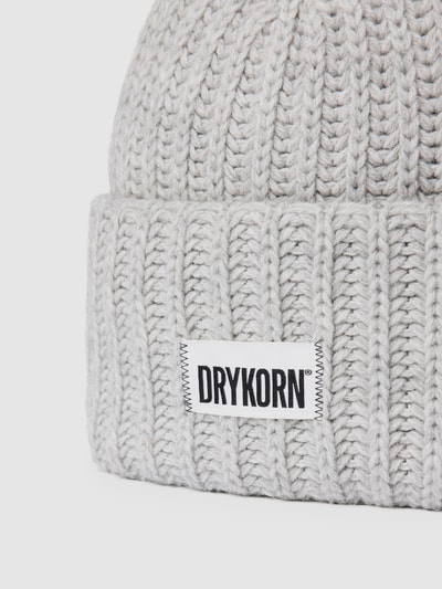 Drykorn Beanie mit Label-Patch Hellgrau Melange 2