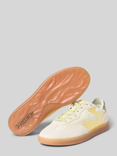 Produktfoto, Sneaker aus Leder-Mix mit Crochet-Detail Modell 'Park' von HOFF, Damen Sneaker in Beige-Gelb, glatte Sohle, abgerundete Passform, Schnürverschluss, Absatzhöhe 3 cm, Schafthöhe 7 cm, Schaftweite 6 cm.