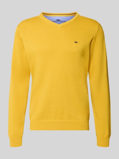 Produktfoto, Strickpullover mit Label-Strickerei von Fynch-Hatton in Gelb, reine Baumwolle, gerader Schnitt, V-Ausschnitt, gerippte Abschlüsse