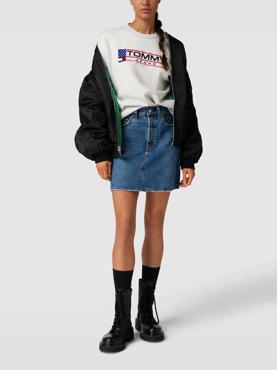 Tommy Jeans Sweatshirt mit Label-Stitching Hellgrau Melange 1