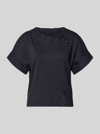 Produktfoto, T-Shirt mit Eingrifftasche am Saum von Marc Cain, czarny bawełniano-elastanowy materiał, luźny krój, kieszeń, okrągły dekolt z tunelem