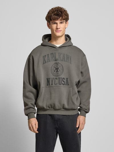 KARL KANI Hoodie met labelprint en kangoeroezak Antraciet - 4