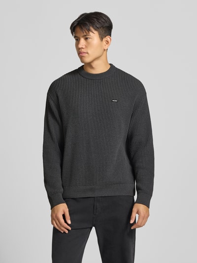 REVIEW Regular Fit Strickpullover aus Baumwoll-Mix mit Label-Patch Dunkelgrau 4