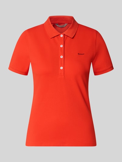 Produktfoto, Slim Fit Poloshirt mit Label-Stitching von Gant aus Baumwoll-Elasthan-Mix in Rot, Knopfleiste, Rückenlänge 59 cm bei Größe S.