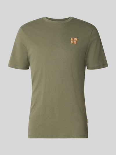 Produktfoto, grünes Herren T-Shirt mit gelbem Schriftzug, Modell 'KAAN' von Blend aus Reine Baumwolle, Regular-Fit, Rundhalsausschnitt, Stitching, Rückenlänge 68 cm bei Größe M.