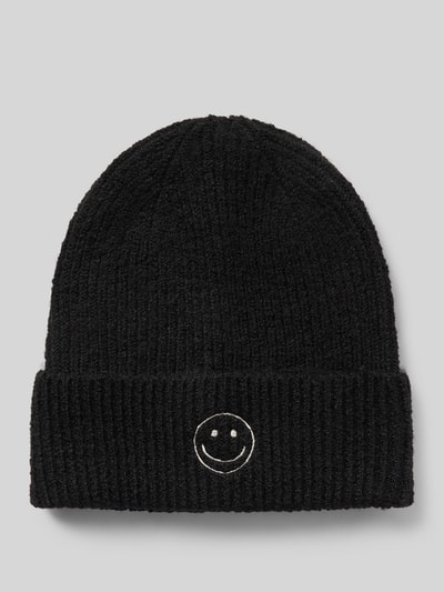 Produktfoto, Beanie mit Stickerei Modell 'MALIKA' van Pieces in effen zwarte ribtricot met brede omslag en borduursel smiley voor dames.