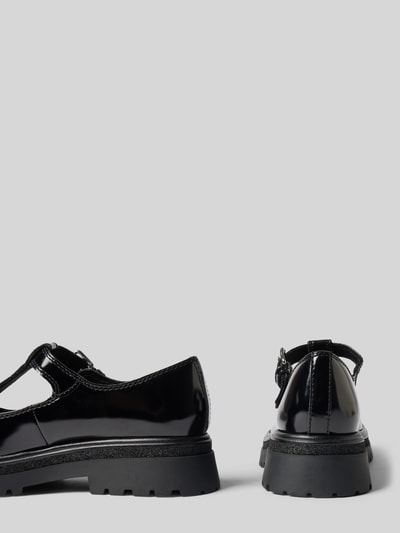 Produktfoto, Loafer mit Klettverschluss von Tamaris in glänzendem Schwarz mit markanter Sohle auf hellem Hintergrund