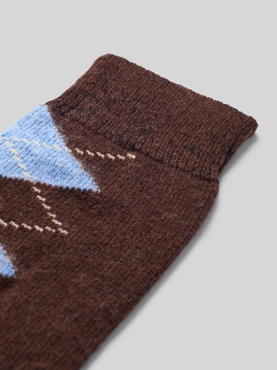 Produktfoto, Socken mit Kaschmir-Anteil im Karo-Design von UNIO HAMBURG, braun-blau gemustert, Baumwoll-Mix, gerippte Bündchen, Nahaufnahme